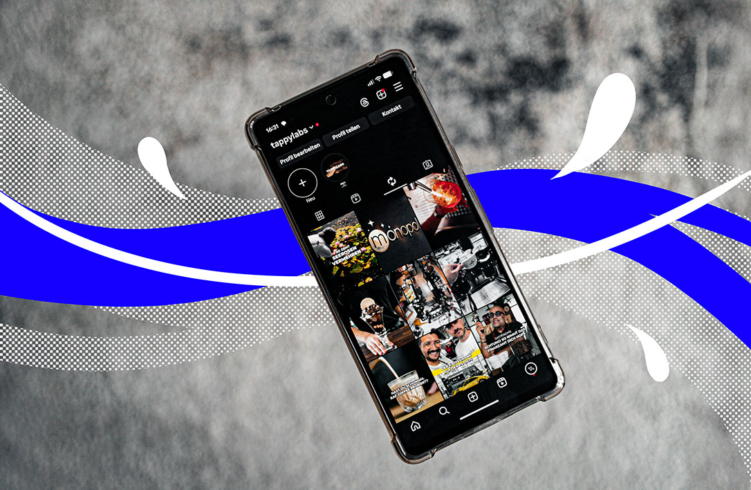 Smartphone zeigt Instagram Video-Portfolio